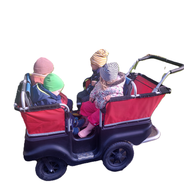 Kinder im Wagen