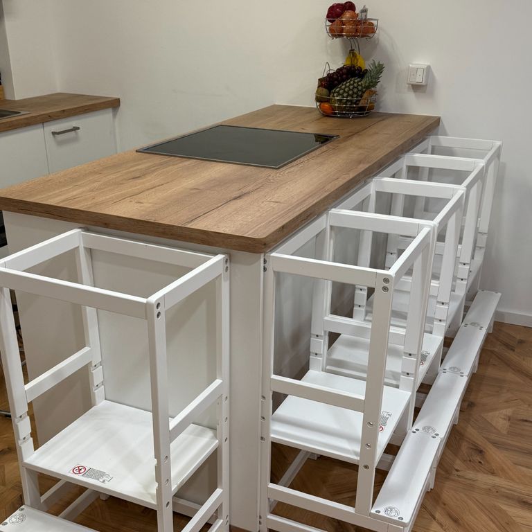 Kinder bei Tagesmutter im Sandkasten in Seligenstadt